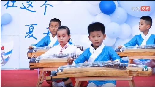 童之翼幼儿园2023年毕业典礼小朋友古筝表演《沧海一声笑》